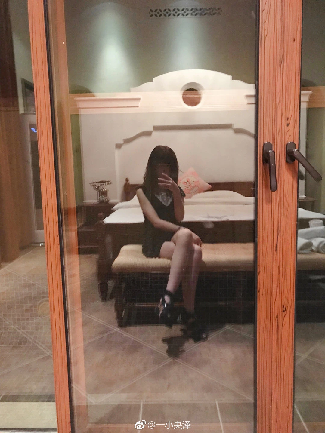 91tutu.cc@一小央泽 NO.0000微博杂图-208.webp