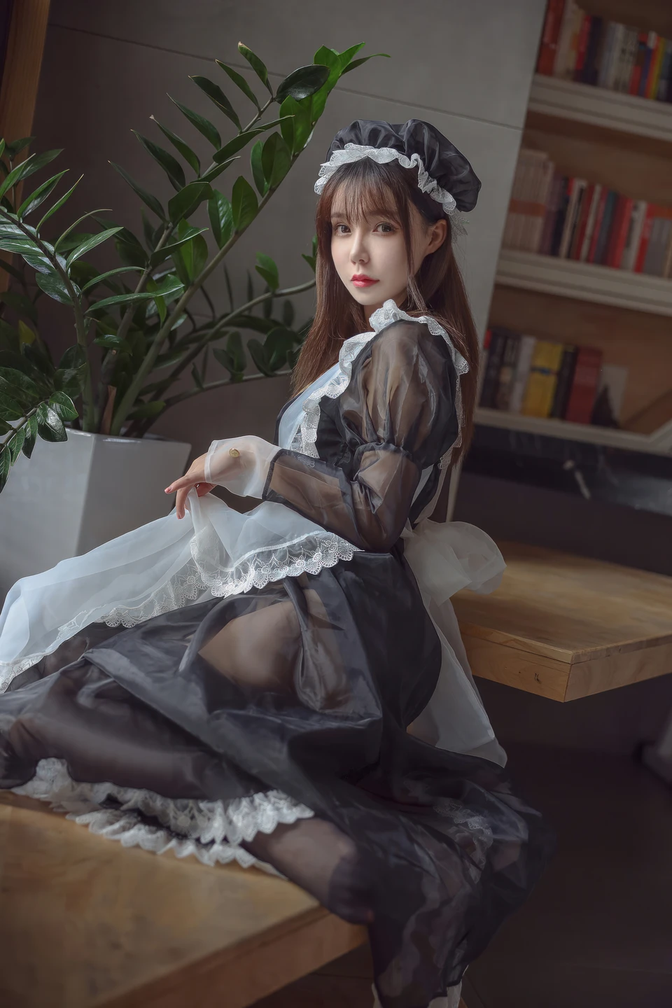 亚马逊鲶鱼 - No.025 黑色透明女仆 [33P-193MB]