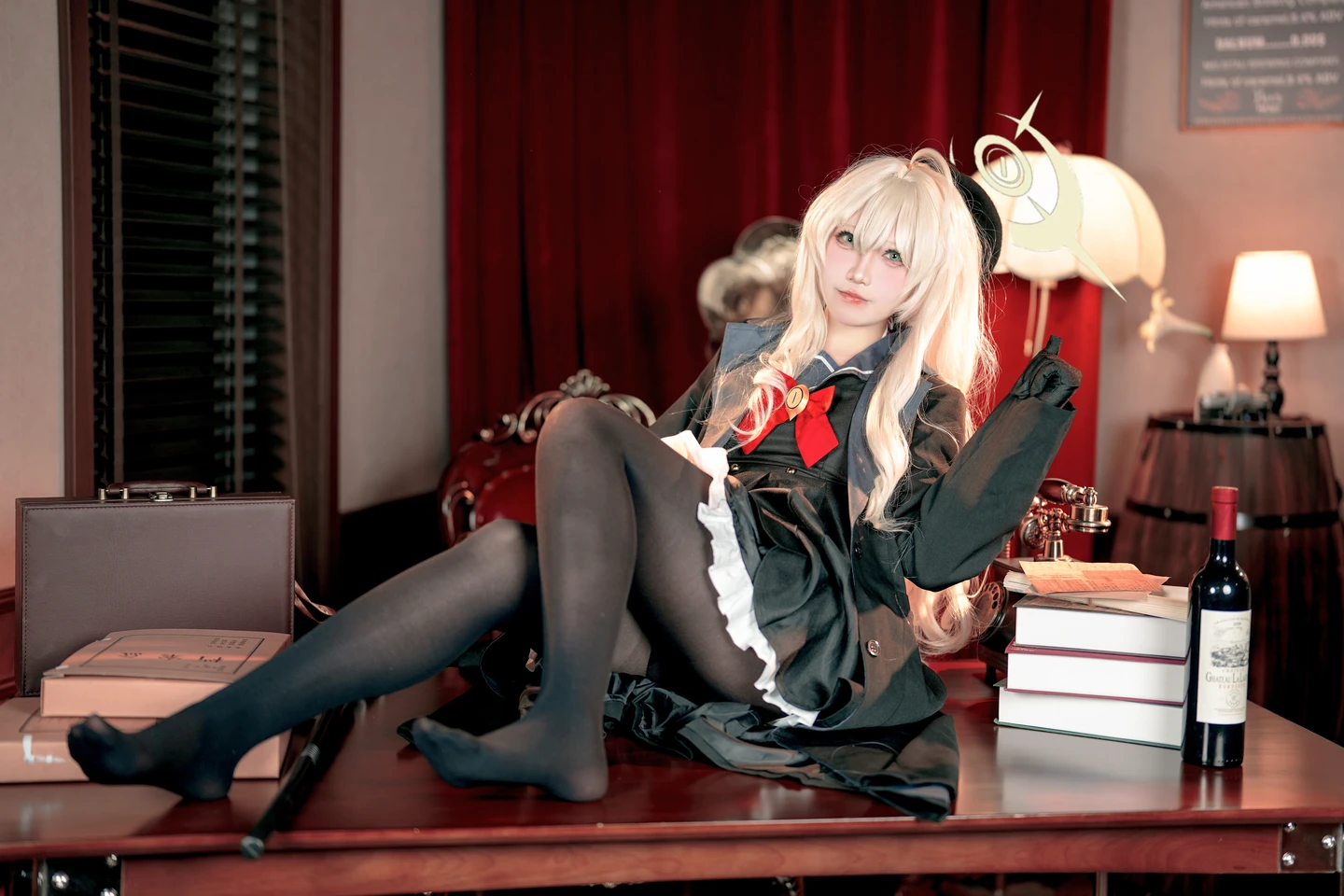 91tutu.cc@坠星大聪明_No_001_蔚蓝档案_笑脸教授_84P,5V_990MB-001.webp