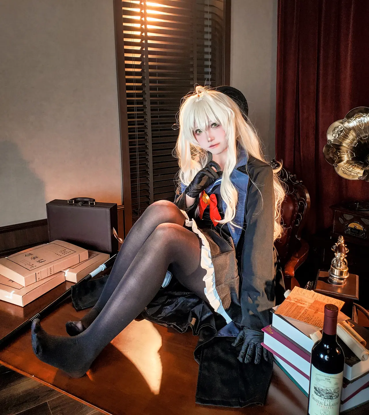 91tutu.cc@坠星大聪明_No_001_蔚蓝档案_笑脸教授_84P,5V_990MB-004.webp