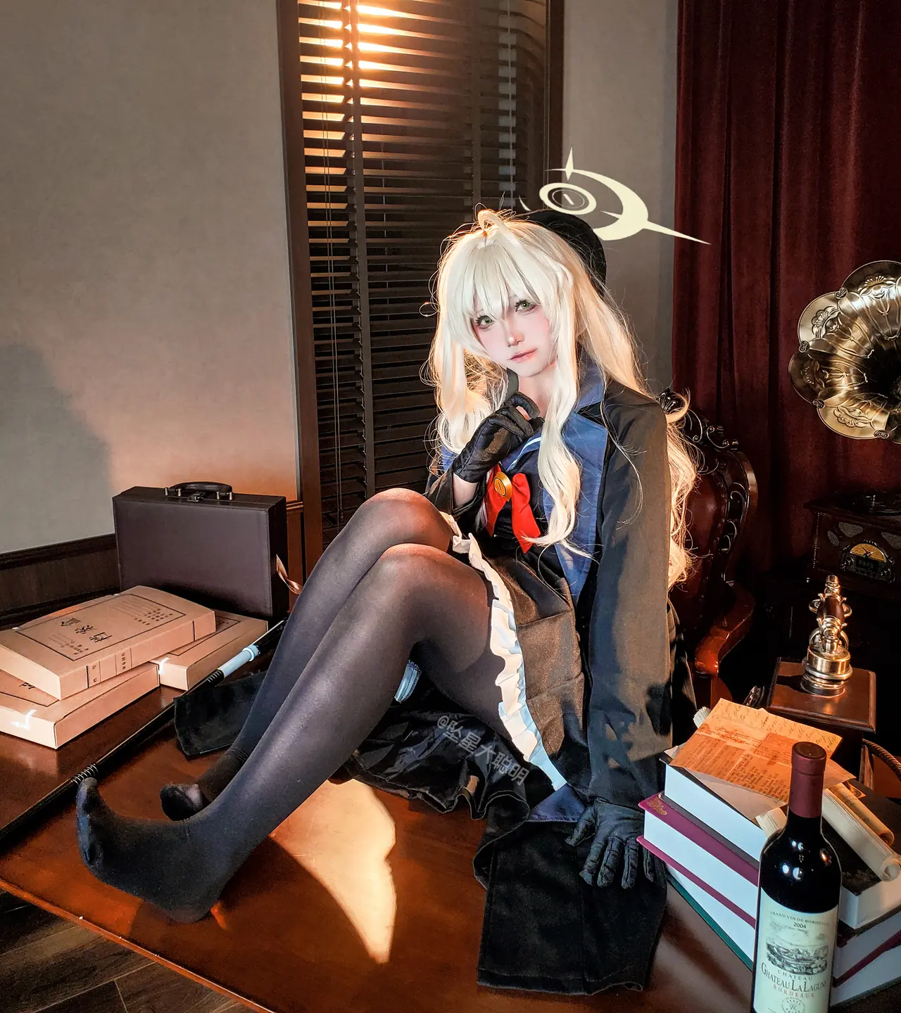 91tutu.cc@坠星大聪明_No_001_蔚蓝档案_笑脸教授_84P,5V_990MB-006.webp