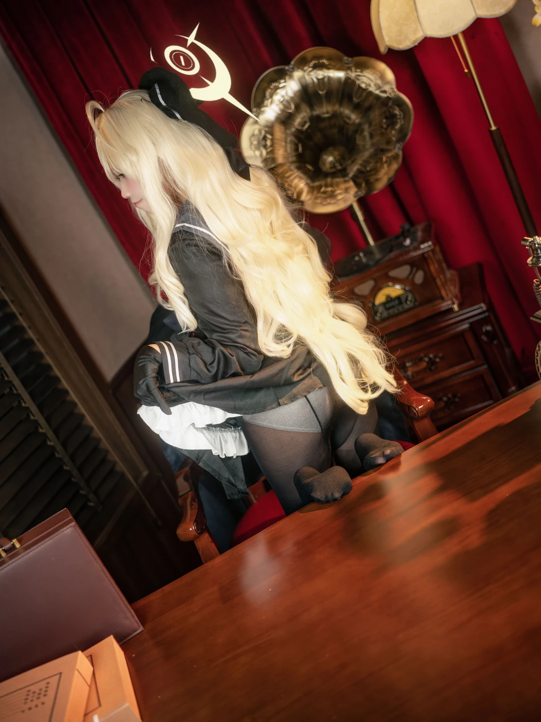 91tutu.cc@坠星大聪明_No_001_蔚蓝档案_笑脸教授_84P,5V_990MB-044.webp