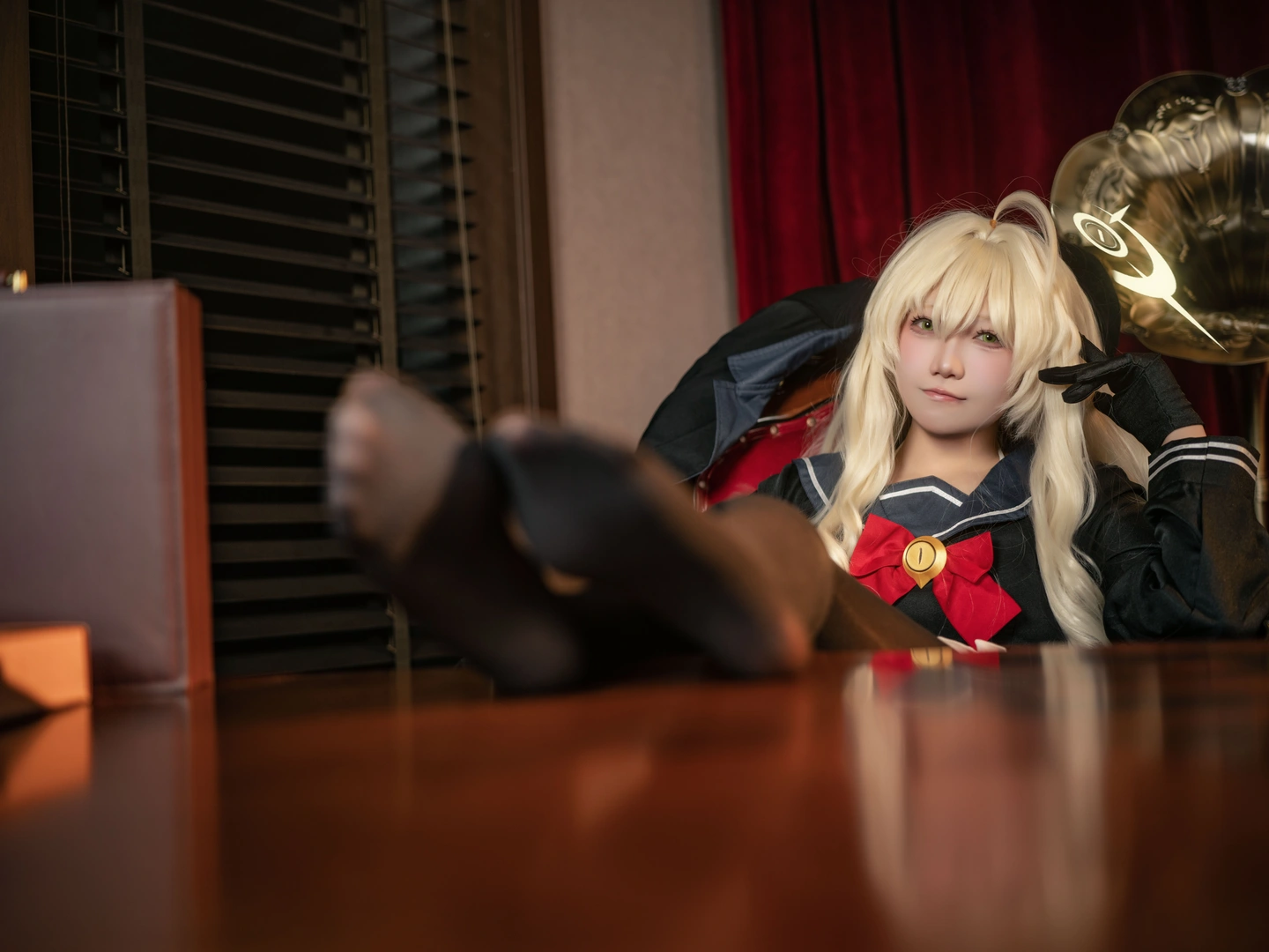 91tutu.cc@坠星大聪明_No_001_蔚蓝档案_笑脸教授_84P,5V_990MB-046.webp