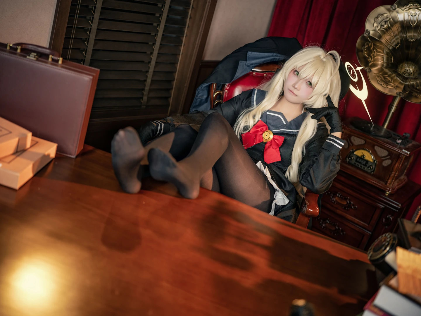 91tutu.cc@坠星大聪明_No_001_蔚蓝档案_笑脸教授_84P,5V_990MB-047.webp
