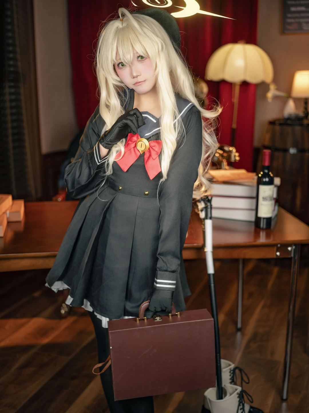 91tutu.cc@坠星大聪明_No_001_蔚蓝档案_笑脸教授_84P,5V_990MB-049.webp