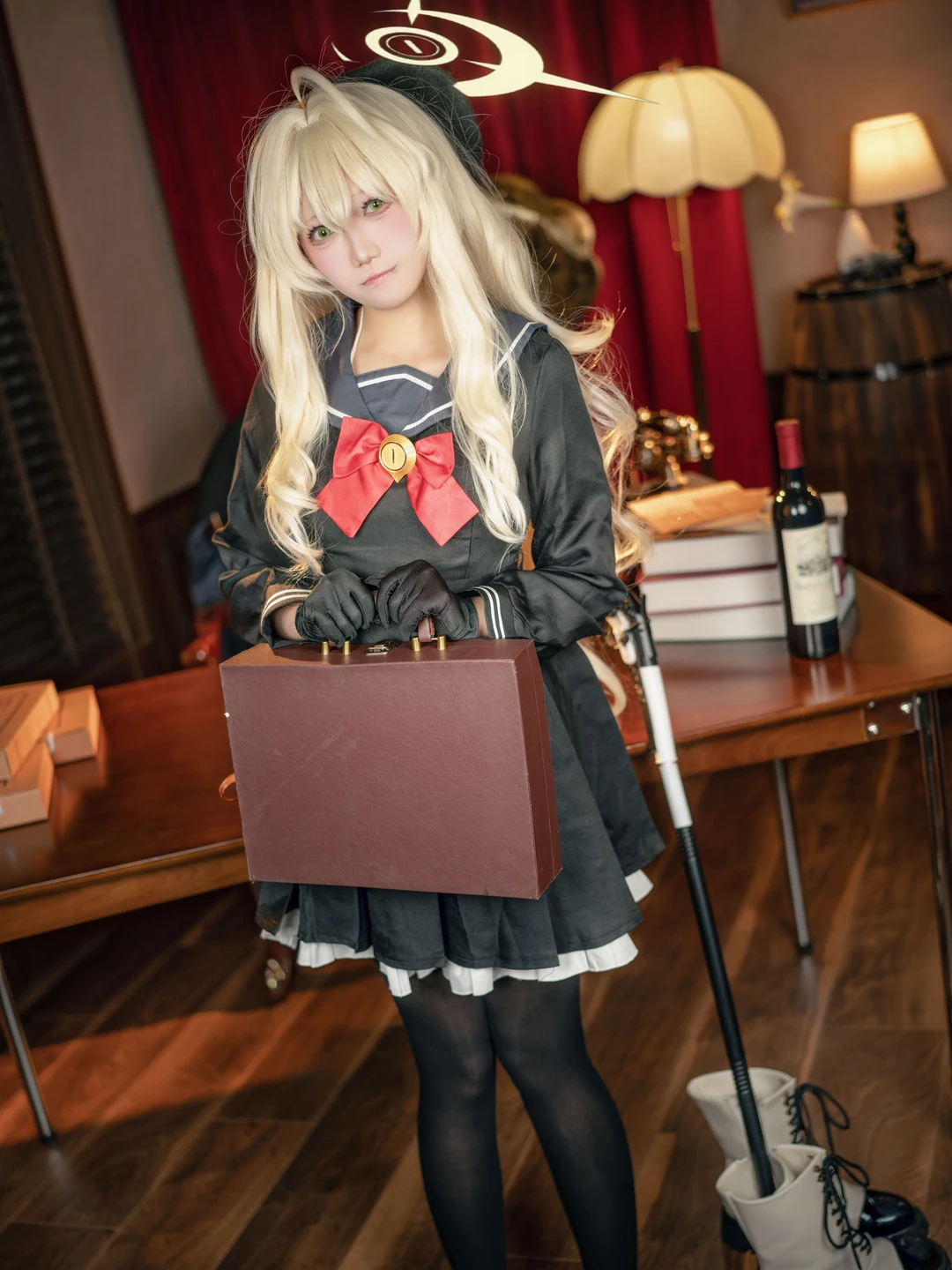 91tutu.cc@坠星大聪明_No_001_蔚蓝档案_笑脸教授_84P,5V_990MB-050.webp