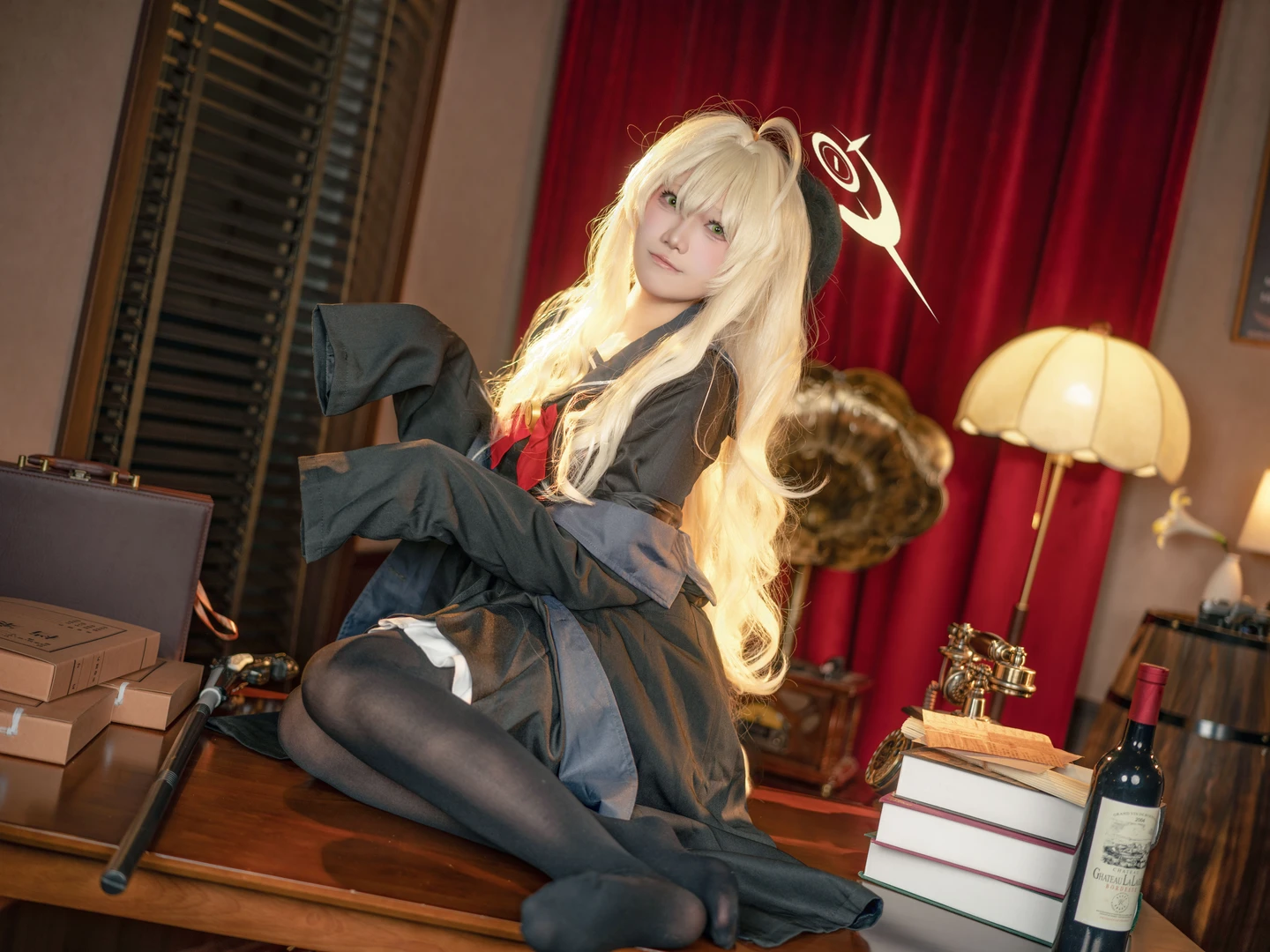 91tutu.cc@坠星大聪明_No_001_蔚蓝档案_笑脸教授_84P,5V_990MB-054.webp