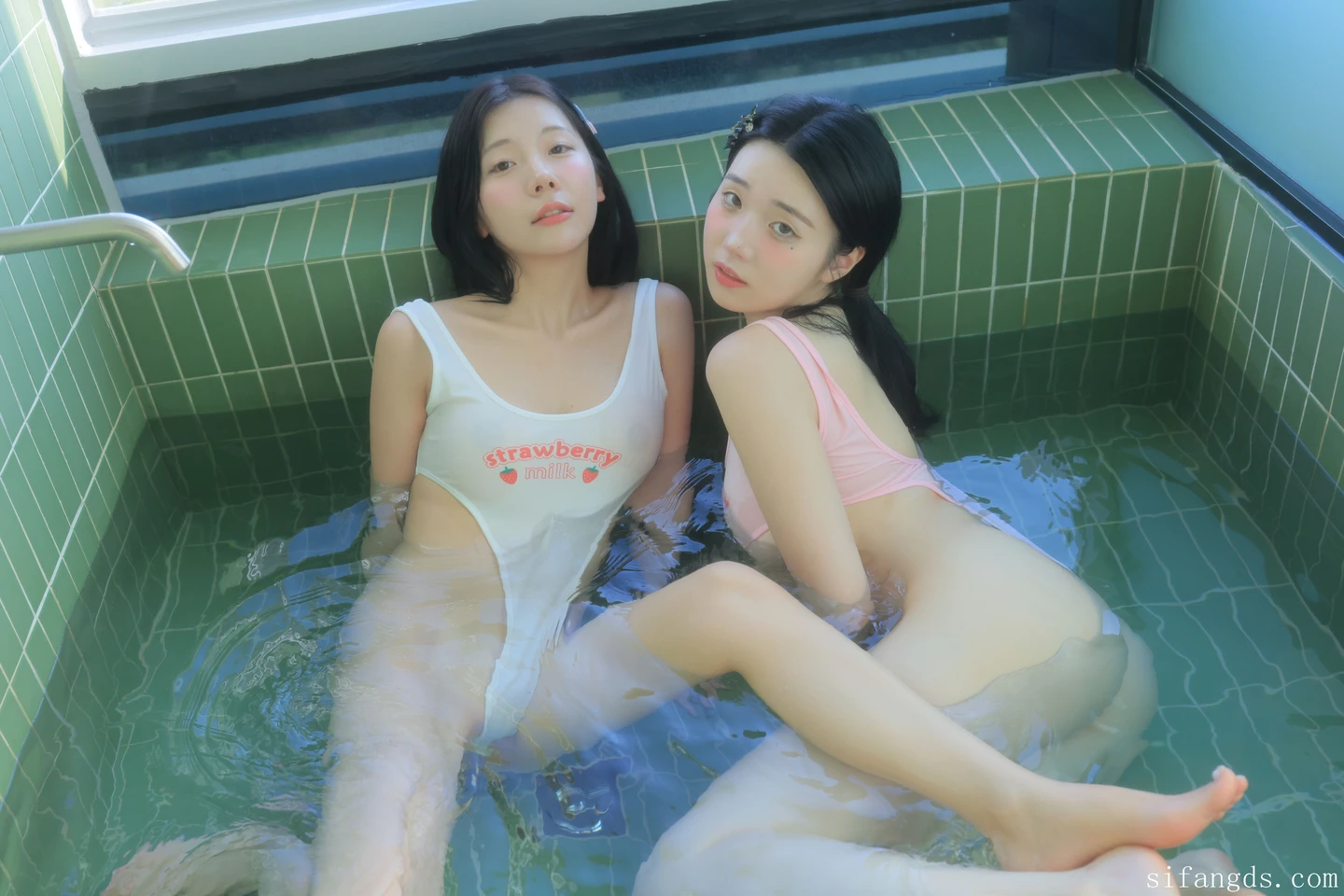 91tutu.cc@李素英쏘블리 _leeesovely_李研雨_Yeonwoo_合体连体泳衣_342P,8V_7_77GB01-168.webp