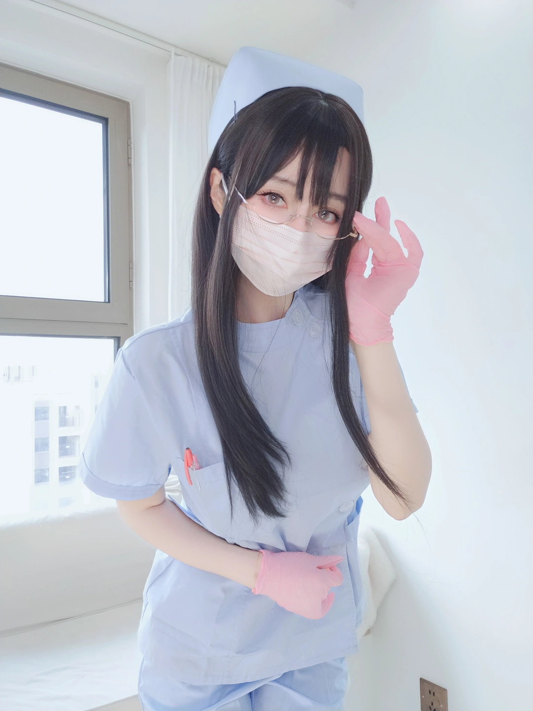 91tutu.cc@白银81 - 自摄Vol.95 蓝色护士-004.webp