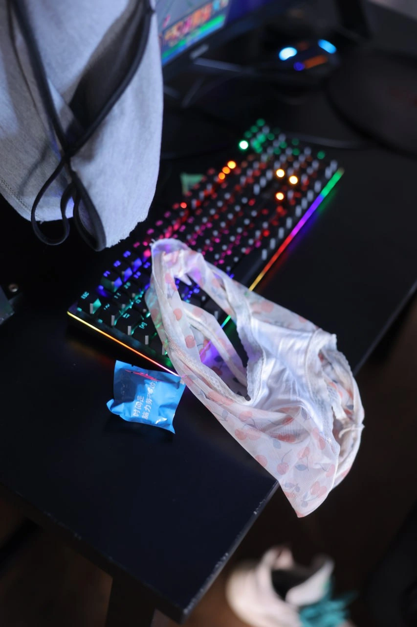 91tutu.cc@秀人网 白笑笑 助力电竞-065.webp