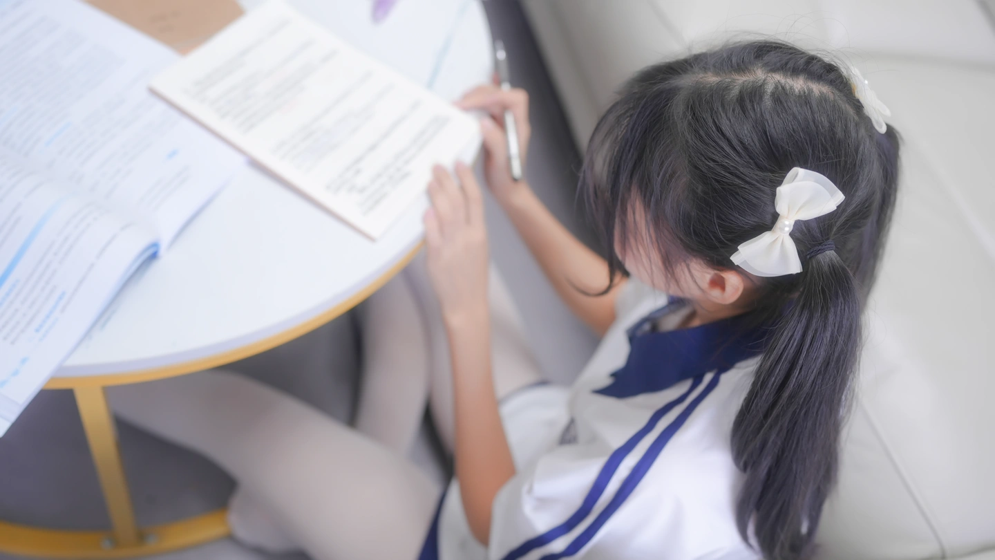 紧急企划 内部定制 小婕 秋名山 X006 校服白丝R18 [65P+1V／944MB]