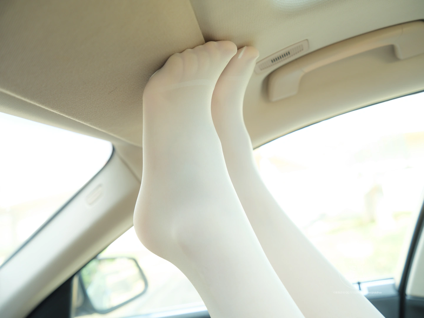 91tutu.cc@紧急企划 NO.045 一只喵喵梓 车内白丝-033.webp