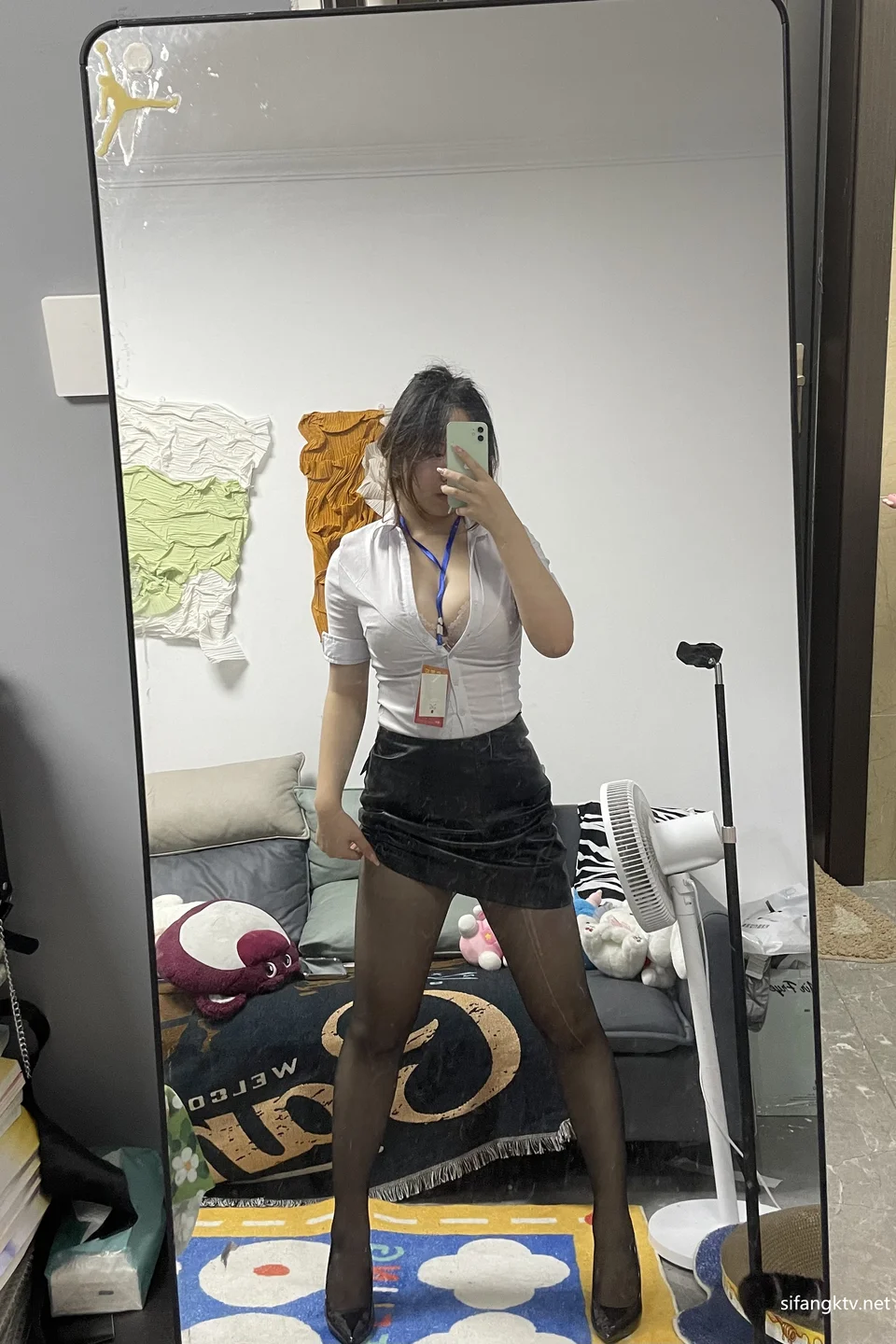 葱油饼er - No.21 秘书 [15P-67.8MB]