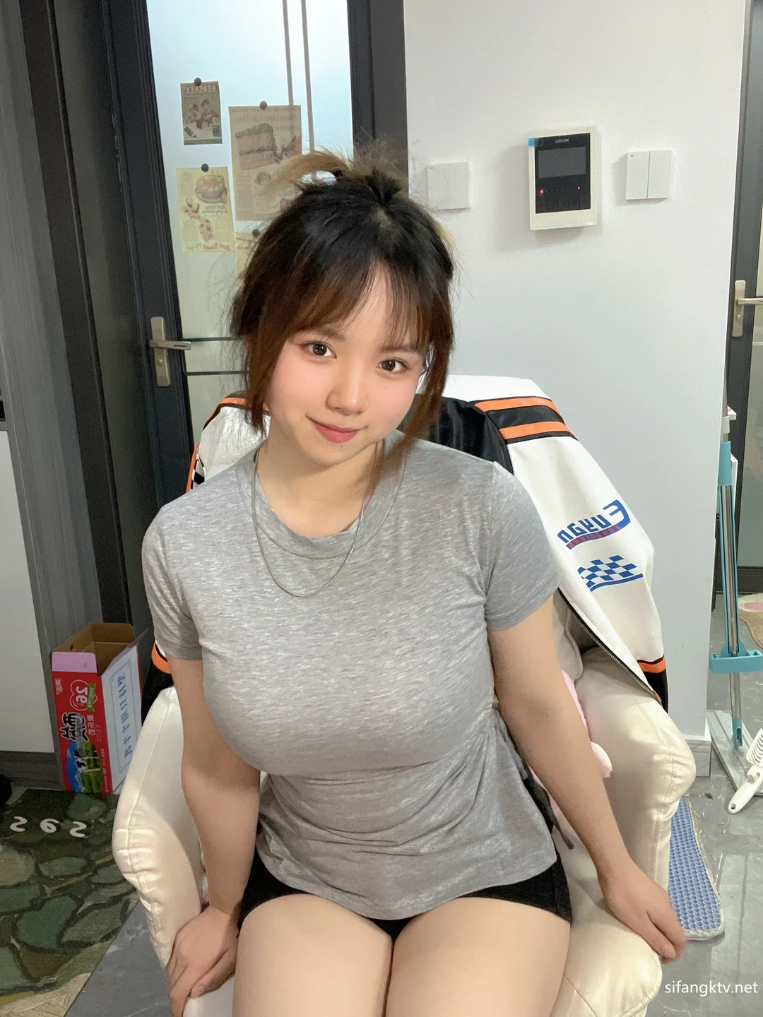 葱油饼er - No.34 灰灰 [16P-55.9MB]