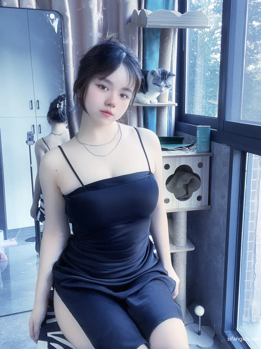 葱油饼er - No.40 黑色绸缎裙 [13P-50.9MB]