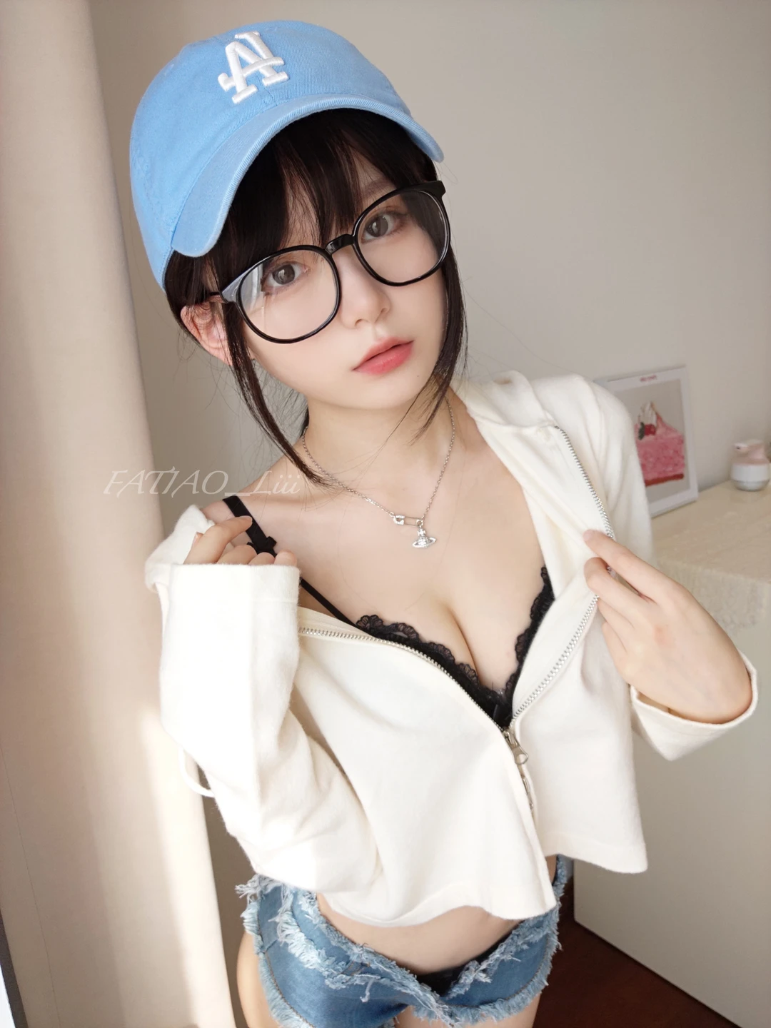 91tutu.cc@2022-10-13 中に何色の下着を着ているか当てましたか-006.webp