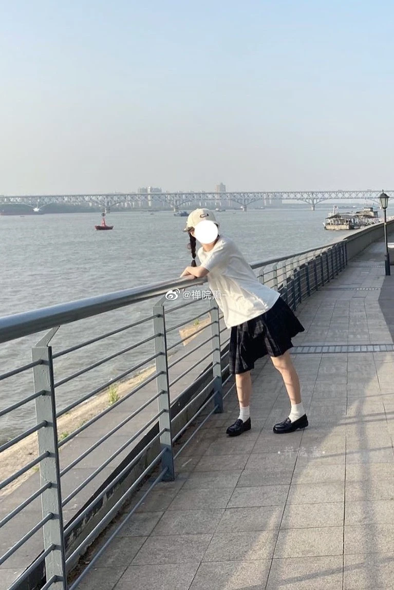 91tutu.cc@000 04_禅院熏_熏仔_早期微博的杂图_1138P_4V_863_70_MB-642.webp