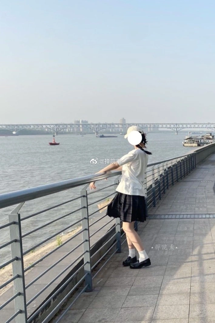 91tutu.cc@000 04_禅院熏_熏仔_早期微博的杂图_1138P_4V_863_70_MB-759.webp