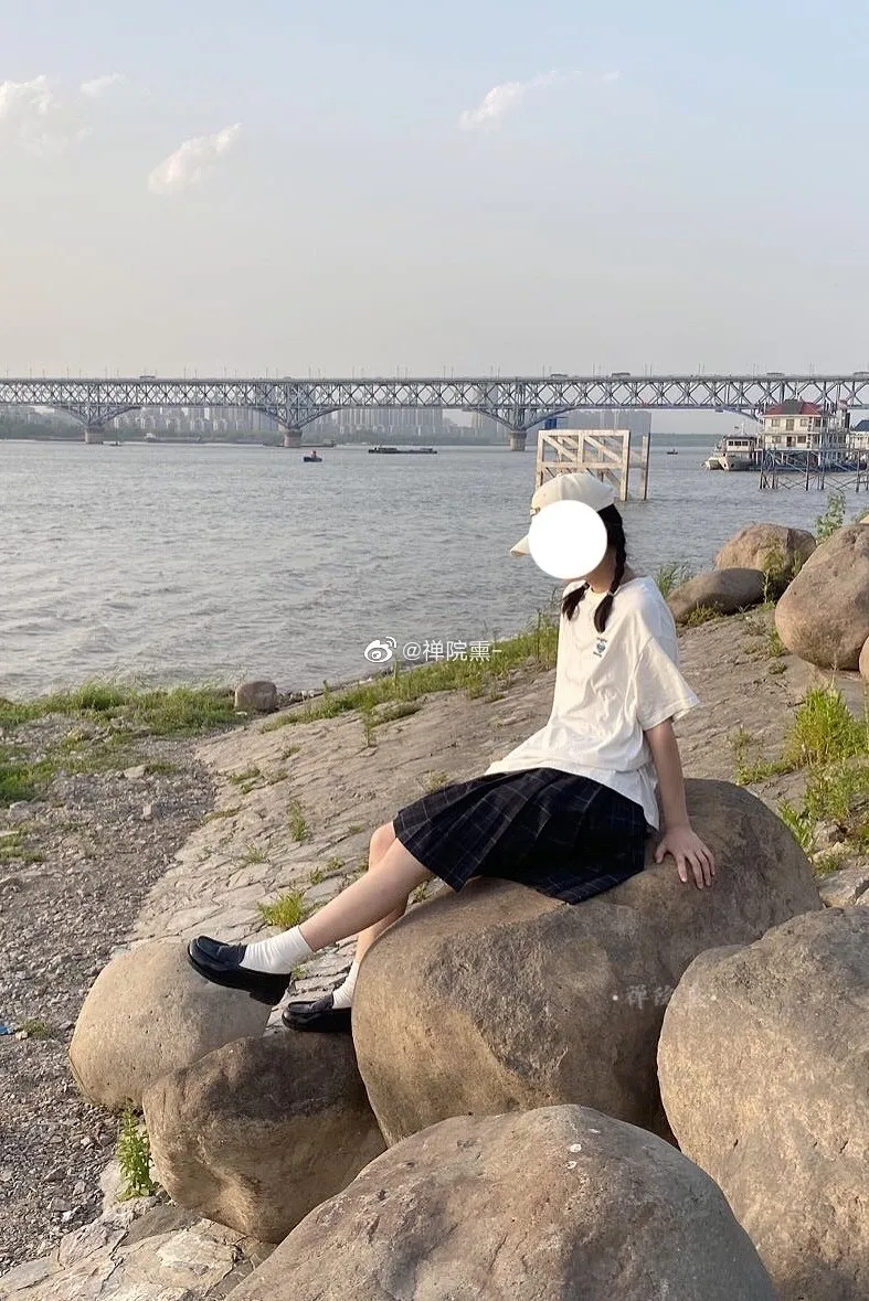 91tutu.cc@000 04_禅院熏_熏仔_早期微博的杂图_1138P_4V_863_70_MB-832.webp