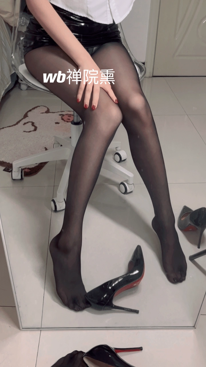 91tutu.cc@000 04_禅院熏_熏仔_早期微博的杂图_1138P_4V_863_70_MB-897.webp