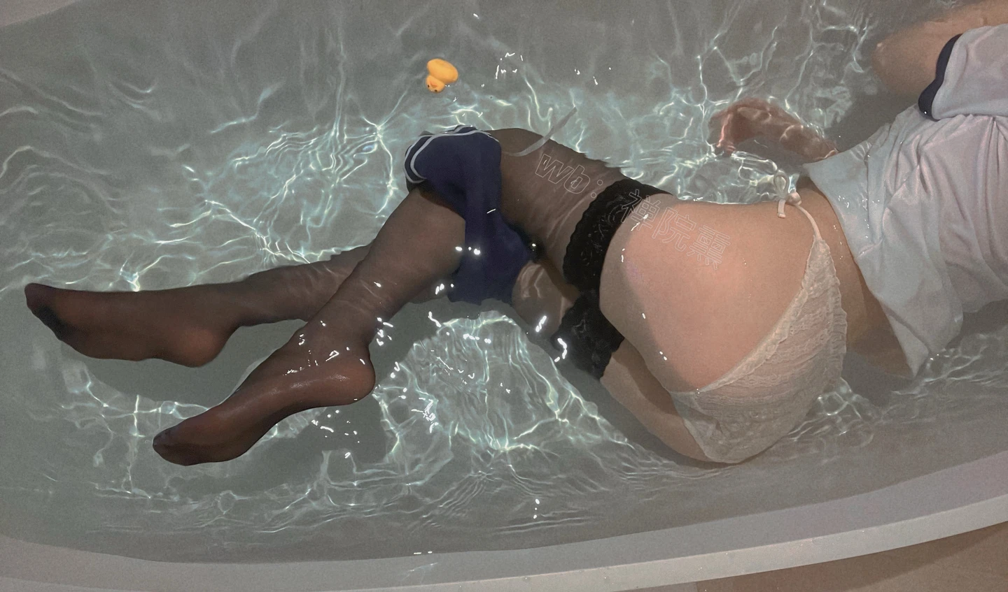 91tutu.cc@000 05_禅院熏_熏仔_早期微博零散套图_493P_15V_589_28_MB-045.webp