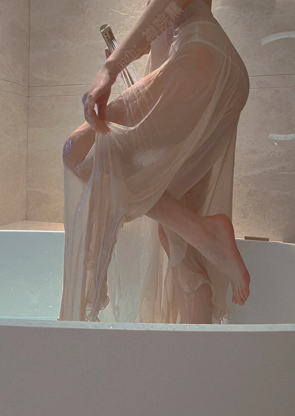 91tutu.cc@000 05_禅院熏_熏仔_早期微博零散套图_493P_15V_589_28_MB-047.webp