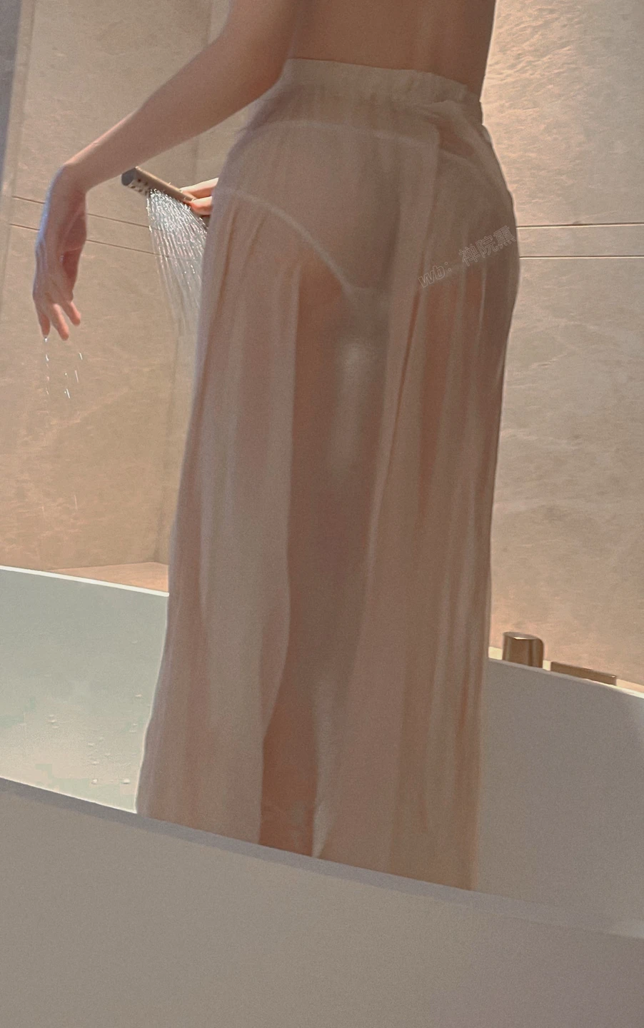 91tutu.cc@000 05_禅院熏_熏仔_早期微博零散套图_493P_15V_589_28_MB-451.webp