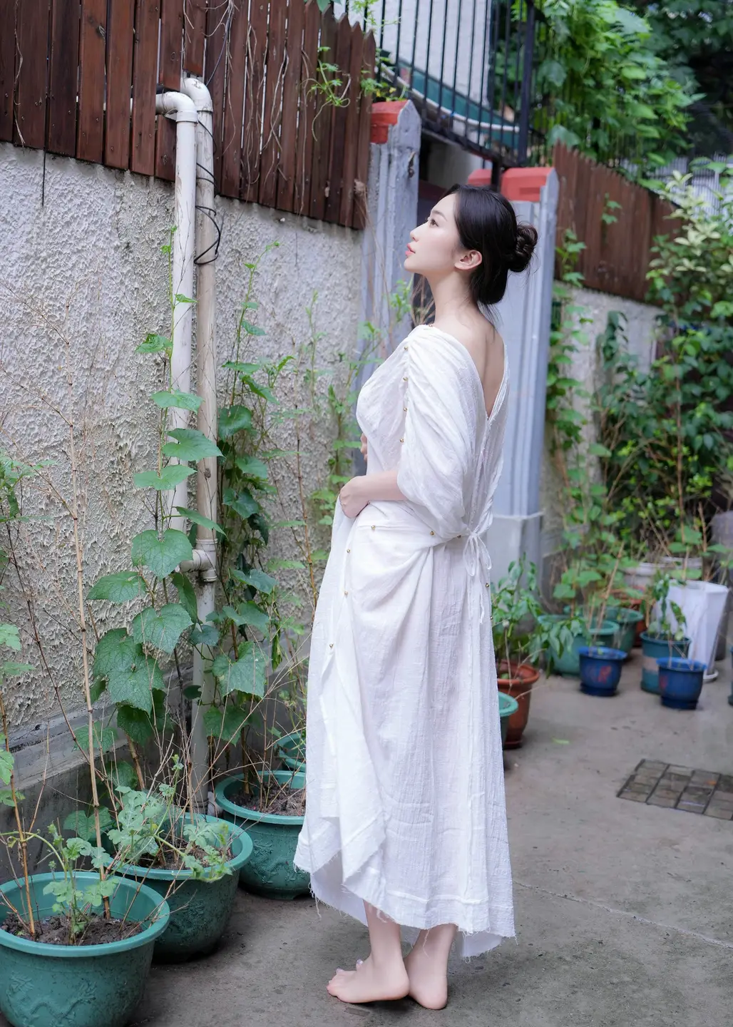 XR_Uncensored _楠芝_身着白色长裙的美女画家_XiuRen秀人网_10603_内购私拍_2025_07_31