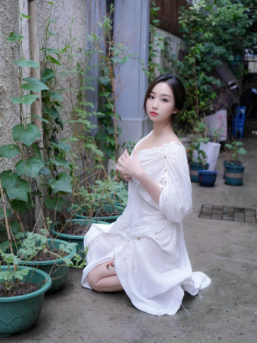 91tutu.cc@XR_Uncensored _楠芝_身着白色长裙的美女画家_XiuRen秀人网_10603_内购私拍_2025_07_31-013.webp