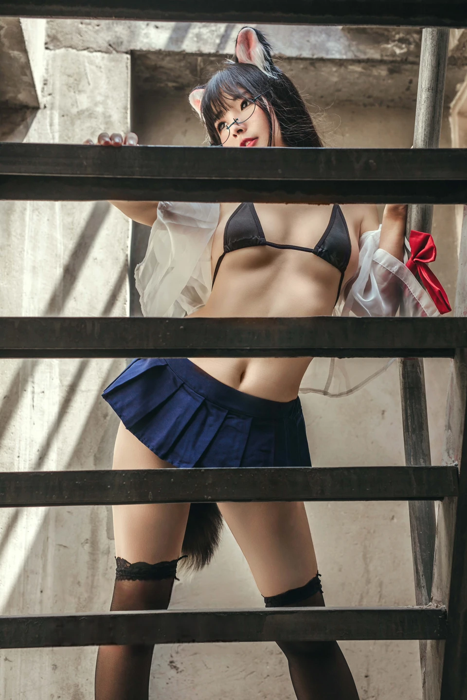 yuuhui玉汇 – NO.096 天台猫猫+黑犬机器人女友[32P-151.6M]